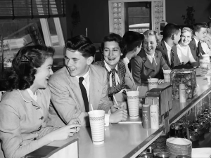 Од позоришта до ресторана – када је престало да буде важно шта смо обукли