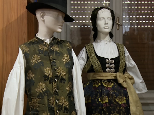 Граница која нас спаја: Народне ношње мањинских заједница у Србији на изложби у Суботици
