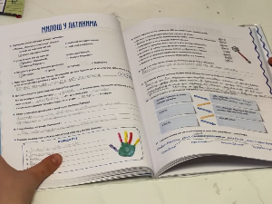 Ко контролише грешке у школским уџбеницима?