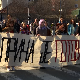 Протест родитеља испред школе за дизајн "Богдан Шупут"