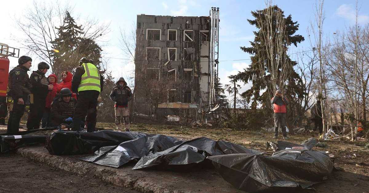 Зеленски: Дајте нам нуклеарно оружје; погинуле две особе прилико гранатирања југа Украјине