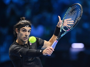 Два дана после финала са Ђоковићем, Музети без снаге против Фрица на Завршном турниру