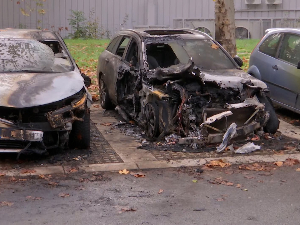 На паркингу на Вождовцу изгорео један аутомобил, два оштећена