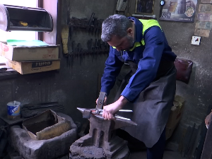 Синиша Агичевић је последњи пиротски ковач: Шта град чини да очува занате?