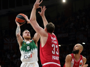 Дорси и Милутинов водили Олимпијакос до убедљиве победе против Жалгириса, Еванс се опет повредио