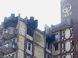 Број жртава у Тузли порастао на 15, откривен узрок пожара у Дому пензионера