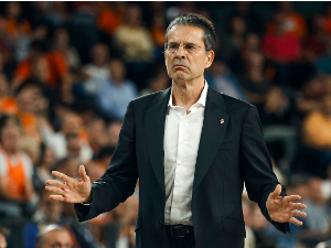 Конференција за медије од десет секунди, Мартинезa није дочекао ниједан новинар у Паризу