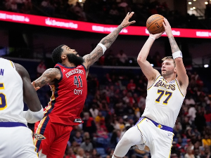 Дончићев дабл-дабл против "фењераша" Запада