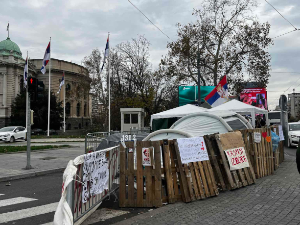 Дијана Хрка 16. дан штрајкује глађу, делимично блокиран саобраћај у Таковској улици