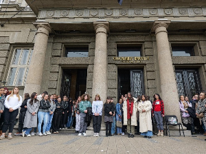 Помен студенткињи Ањи Радоњић, страдалој у паду надстрешнице у Новом Саду