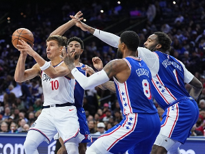 Богдановић поново добио више минута, али је Филаделфији припала драма на крају меча