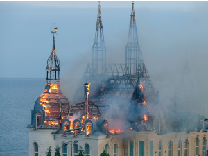 Ко то сме да пева тамо у Одеси – може ли Кијев "ухапсити" руску песму; напад на луку Туапсе у Русији, избио пожар