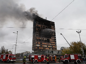 Истрага пожара у загребачком небодеру Вјесник – малолетник палио картоне на врху зграде, ухапшен младић