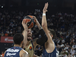 Барселона се напромашивала, Ефес после преокрета победио у Истанбулу