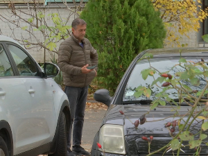 Прво су му избушили све гуме, а сада су га и претукли – ко стоји иза напада на таксисте са аеродрома