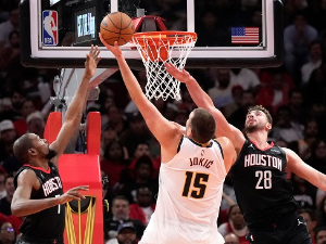 Мађионичар никада не спава – нови Јокићев пас који пркоси законима физике