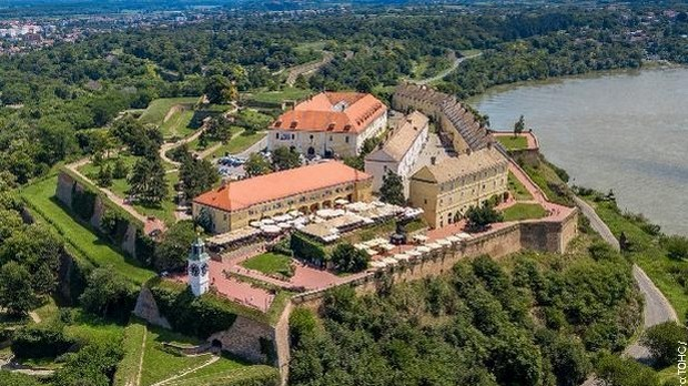 На три воде: Јутарњи програм из три студија