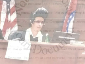  Какав краљ: Судија хтео да опусти атмосферу у судници имитирајући Елвиса, наравно – уз музику