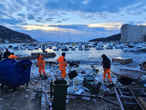Делови Дубровника затрпани огромном количином смећа из Албаније