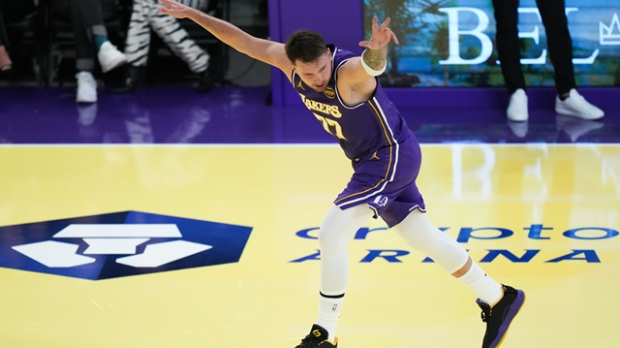 Дончић са 43 поена показао ко је газда Лос Анђелеса, Богдановић због повреде није играо