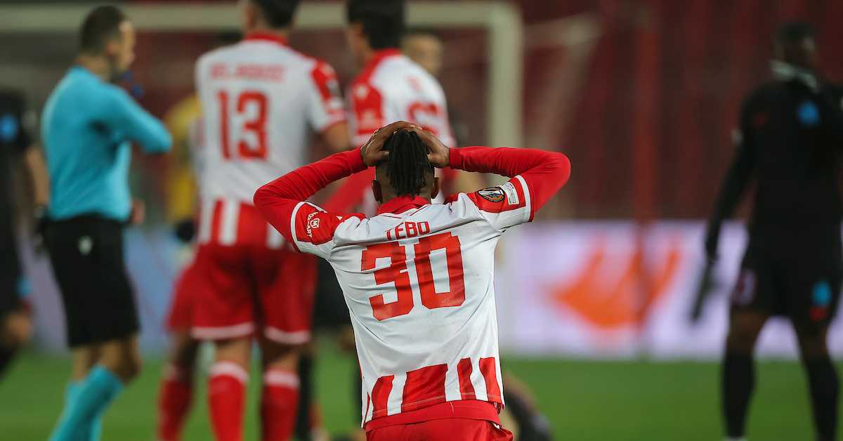 Звезда у проблему, црвени картон за Учену