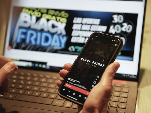 Клик који може скупо да кошта – МУП о ризицима интернет шопинга за 