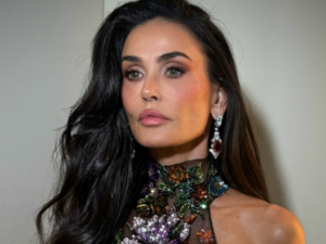 Гола хаљина Деми Мур у креацији Гучија