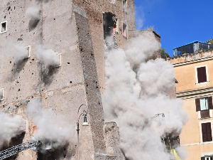 Урушио се део Контијеве куле у Риму, четворо повређених