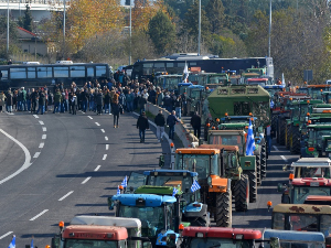 Протест пољопривредника у Грчкој, у сукобу са полицијом повређене четири особе