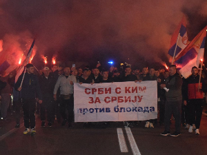 Срби са КиМ који пешаче до Новог Сада стигли у Мељак