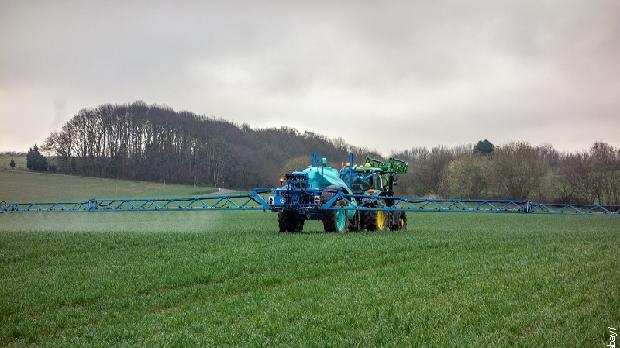 Обавезна обука за пољопривреднике – без сертификата нема куповине пестицида, а ни субвенција