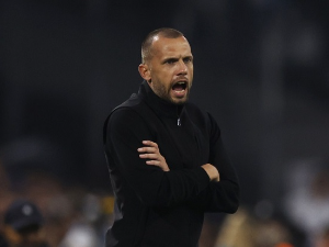 Ајакс после 15 утакмица отпустио Џона Хеитингу