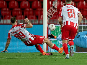 Звезда је жива, Арнаутовић са пенала срушио Лил