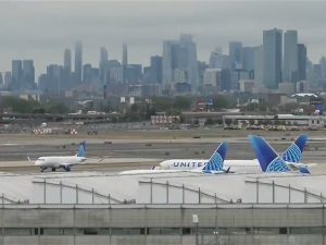 Америка у пат позицији због блокаде владе – сиромашни најугроженији, редукције и у ваздушном саобраћају