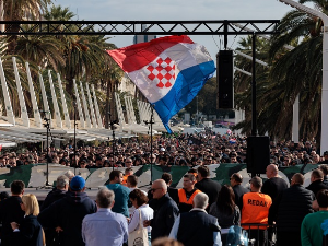 "За дом спремни" и Томпсонове песме у Сплиту – протест "Торциде" због хапшења изгредника, упућене нове претње