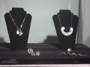 Префињеност и лепота филигранског накита освојили Лесковчанке 