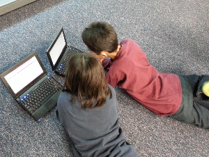 Деци Аустралије од данас забрањене друштвене мреже: Власт поручује: Пратићемо све –  да ли се више друже, баве спортом