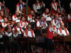 „Сто циганских виолина" традиционално одушевили публику у Центру „Сава“