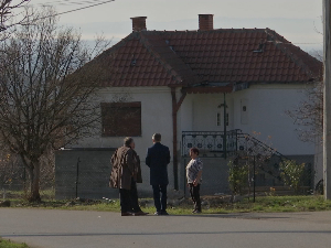 "Малерозна" кућа у Барајеву на удару возила – кад је двориште као део пута