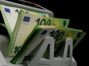 Мусабеговић: Девиза има довољно, скок курса последица панике, не економије