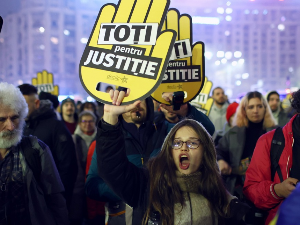Протести у Румунији, грађани траже оставке кључних званичника правосуђа