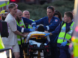 Пуцњава на сиднејској плажи Бонди – десеторо убијених, међу којима је и један нападач