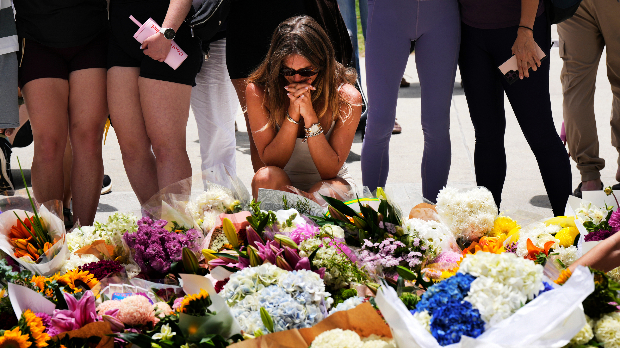 Дан после терористичког напада на плажи Бонди у Сиднеју – осумњичени отац и син, Аустралија у жалости