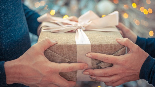 Дарови и уздарје