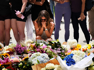 Дан после терористичког напада на плажи Бонди у Сиднеју – осумњичени отац и син, Аустралија у жалости