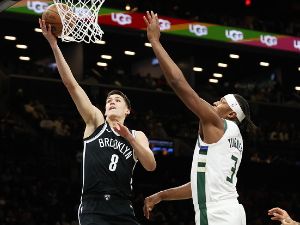 Бруклин понизио Милвоки, тешки дани за Баксе