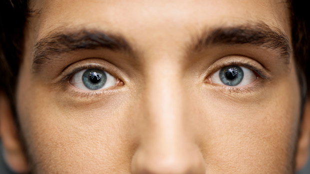 Желите да знате да ли вас неко заиста слуша – избројте колико пута је трепнуо