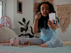 Аустралија укинула приступ друштвеним мрежама млађима од 16 година