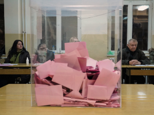 На поновљеним изборима на једном бирачком месту у Сечњу највише гласова листи СНС-а