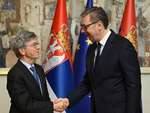 Председник Вучић са Џефријем Саксом: Разговарали смо о глобалној ситуацији и регионалним приликама